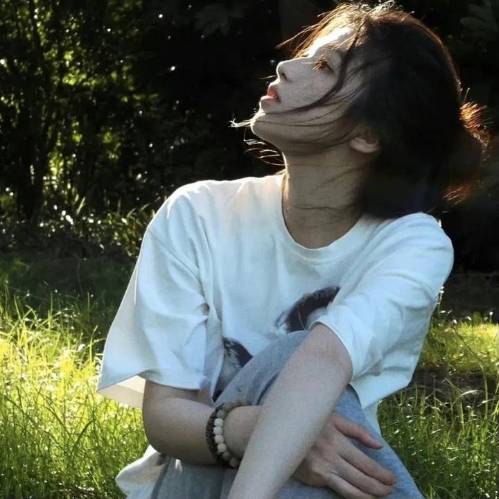 三个摩登女性